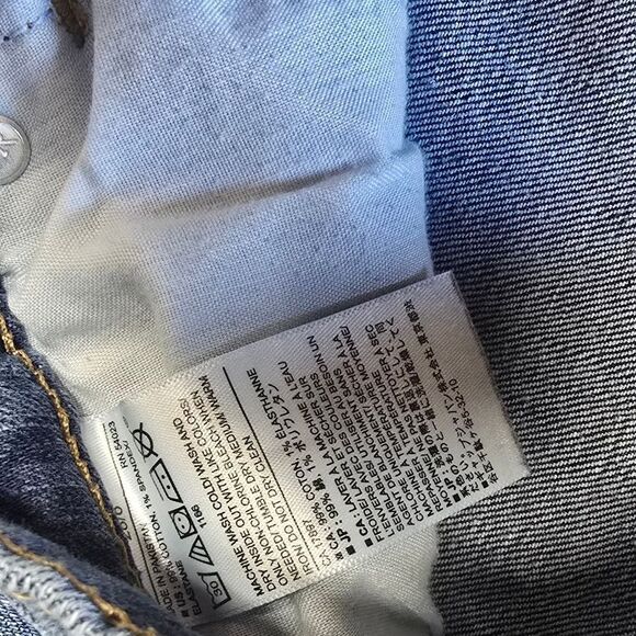 Banana Republic curvy girlfriend blue jean pants. - Picture 5 of 6
